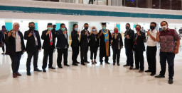 Tokoh Nasional Indonesia Hadiri Pengukuhan Mahasiswa Baru Unesa