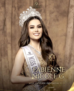 Fabienne Nicole, Tetap Terbang ke El Salvador Tanpa Poppy Capella