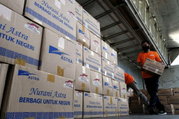 Tahap Empat Astra Serahkan Bantuan Terhadap Warga Terdampak COVID-19