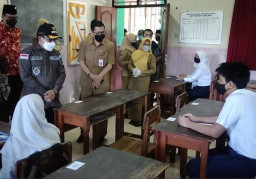 Hari Pertama PTM, Wali Kota Sutiaji Tinjau Langsung