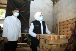 Disperindag Jatim Bahas Industri Kayu dengan Komisi B DPRD