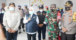 Khofifah Ingatkan Relawan Paslon, Covid-19 Masih Ada!