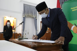 Gubernur Lantik Lima Pejabat Baru Pimpinan Tinggi