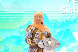 Gubernur Khofifah Dinobatkan Jadi Gubernur Terpopuler