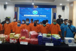 Arek Sidoarjo, Bawa 212 Kg Sabu dan 19.700 Butir Ekstasi