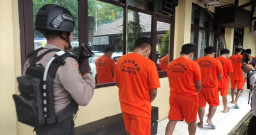 7 Oknum Aremania Perusak Kantor Arema, Tersangka