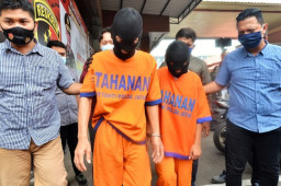 Dibantu Istri, Suami Bacok Pacar Istrinya Hingga Tewas