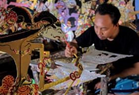 Hobi Berkesenian Sejak Kecil, Kini Eksis Berbisnis Wayang Kulit