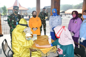 Dharma Pertiwi Daerah E Sebar Ratusan Vitamin