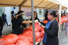 Aksi Solidaritas Bagikan 500 Paket Sembako Gratis 