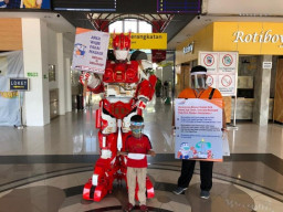 Sambut New Normal, Si Puong Kampanye di Stasiun Gubeng