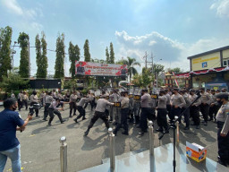 Polres Lamongan Simulasikan Halau Demo Saat Pilkada