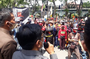 APSG, Serbu Gedung Dewan Minta Kejelasan Izin Keramaian