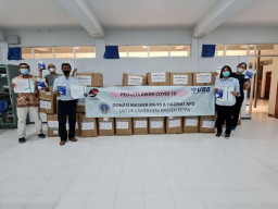 UK Petra Kembali Salurkan 3040 APD dan 4000 Masker
