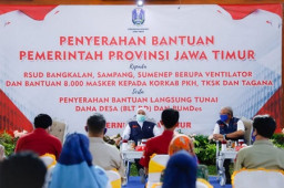 Khofifah Serahkan Ventilator Ke RSUD Bangkalan, Sampang dan Sumenep