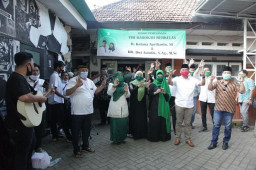 Kelana-Dwi Astutik Resmikan Posko Barokah Berkelas