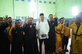 Pencak Silat Tiga Serangkai Dukung BerKelas