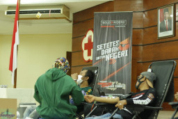 Belasan Klub Motor Surabaya Donor Darah Serentak