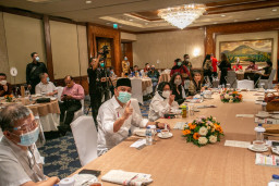 Bersama Eri-Armuji, Hasto Berdialog dengan Para Pengusaha Surabaya