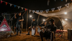 Uprisesurabaya dan Rockinsurabaya Gelar Konser Alam di Atas Bukit