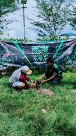CANS Surabaya Tanam 100 Pohon Jambu