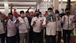 Tiba Lokasi Debat, Kelana Astutik Disambut Ratusan Pendukung