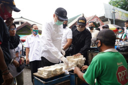 Cabup Kelana Sapa Pedagang Pasar Wedoro