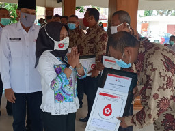 Pedonor Darah Sukarela 75 Kali Terima Penghargaan Wali Kota