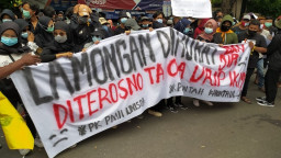 Desak Penanganan Banjir, Warga Ngeluruk Kantor Pemkab dan DPRD