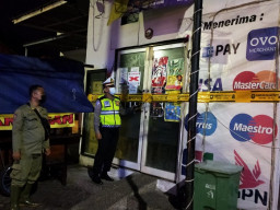 Nekat Buka, Petugas Segel Cafe Marlin