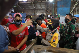 Kapolda Jatim Kunjungi Pasar Ikan Pabean