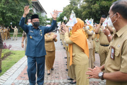 Jelang Purna Tugas, Bupati Fadeli Pimpin Apel Terakhir