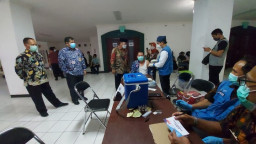 Cak Hud Cek Vaksinasi Pegawai Pelayanan Publik