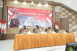 Kapolda Jatim Ingatkan Kepada Anggota Polres Magetan TWT Dalam Tangani Covi