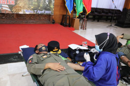 Peringati HUT Ke 71, Satpol PP Trenggalek Lakukan Kegiatan Donor Darah