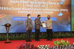 Anugrah "Spesial Award" Untuk Irjen Pol. Dr. Nico Afinta Pada Puncak Hari P