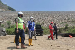 Hasilkan Energi Baru, Bupati Arifin Tinjau Progres Bendungan Tugu