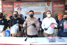 Subdit Jatanras Polda Jatim Bekuk Sindikat Pecah Kaca Senilai Rp 1,1 M