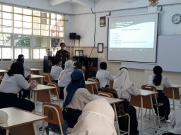 Jaksa Masuk Sekolah di SMPN 1 Surabaya