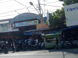 Covid-19 Melonjak, Pasar Babat Tetap Buka
