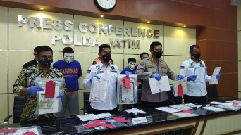 Tawarkan Ijasah Palsu, Dua Pelaku Raup Keuntungan Rp 5 Juta, Dibekuk Cybercrime Polda Jatim