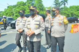 Kabaharkam dan Kakorlantas Tinjau Langsung PPKM Di Bundaran Cito