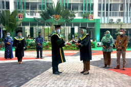 Alih Status ke Universitas, UHW Perbanas Wisudakan 398 Mahasiswa