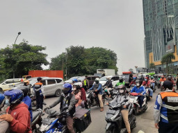 Kombes Johnny Eddizon Isir : Laporkan Jika Ada Penimbunan, Kami Akan Tindak Tegas !