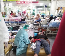 IGD Ditutup, Pasien Covid-19 Menumpuk di RSUD dr Soetomo