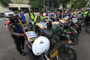 Terimakasih Pemerintah, TNI-Polri Akan Bantuan Sembakonya Kepada Masyarakat