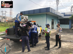 Pengendara Motor Masuk Tol Dupak Ditilang Mengaku Ngantuk dan Tak Hafal Jalan