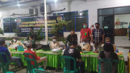 Ribuan Karyawan Pabrik Tepung Mojokerto Ikuti Vaksin Massal
