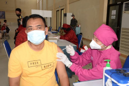 Sebulan Bergerak, Lantamal V Suntikan 25 Ribu Dosis Vaksin ke Masyarakat