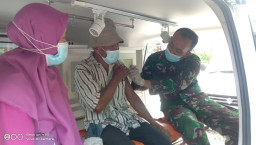Percepat Vaksinasi Lansia, TNI Polri Buka Layanan Door to Door